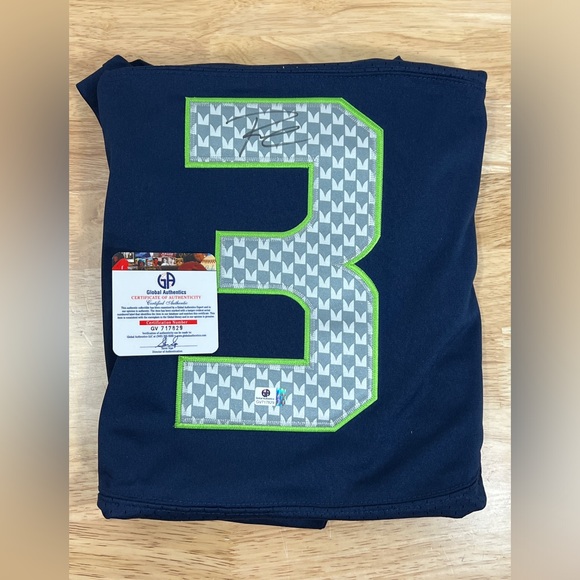 Russell Wilson Seattle Seahawks Signed Jersey 3 Nike Autograph NFL 44 Auto COA - Picture 13 of 16